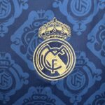 real madrid camiseta 2024 escudo