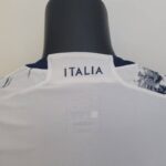 segunda equipacion italia cuello anterior