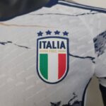 segunda equipacion italia escudo