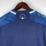 segunda equipacion leeds cuello anterior