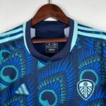 segunda equipacion leeds cuello v