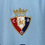 segunda equipacion osasuna escudo
