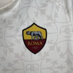 segunda equipacion roma escudo