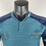 tercera equipacion arsenal 2024 cuello en V