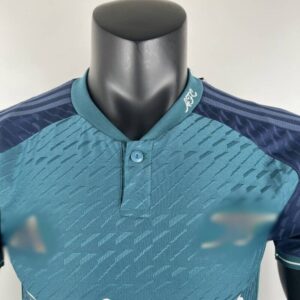 tercera equipacion arsenal 2024 cuello en V