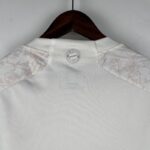 tercera equipacion bayern munich cuello anterior