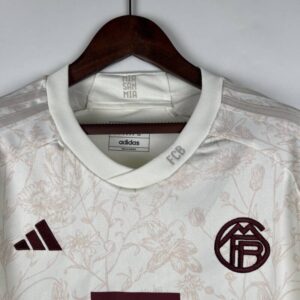 tercera equipacion bayern munich cuello v