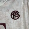 tercera equipacion bayern munich escudo