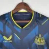 tercera equipacion newcastle cuello v