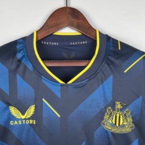 tercera equipacion newcastle cuello v