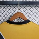 tercera equipacion rayo vallecano cuello anterior