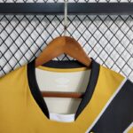 tercera equipacion rayo vallecano cuello en V