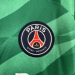 camiseta de arquero psg escudo