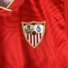 camiseta roja sevilla fc escudo