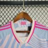 camiseta arsenal stella azul rosa cuello v con parche central