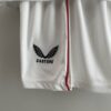 camiseta athletic blanca y pantalon corto logo
