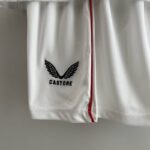 camiseta athletic blanca y pantalon corto logo