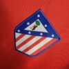 camiseta roja atletico de madrid escudo