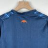 valencia camiseta azul cuello anterior