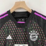 camiseta bayern munich negra cuello v