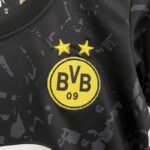 camiseta dortmund negra escudo