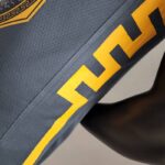 camiseta golden state warriors gris diseño lateral 2