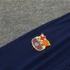 escudo del pantalon del chandal azul barcelona