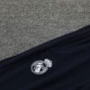 escudo pantalon chandal real madrid 2024