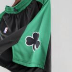 pantalon corto boston celtics negro verde diseño lateral 2