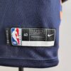 Camiseta Azul Marino de los Knicks etiqueta