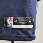 Camiseta Azul Marino de los Knicks etiqueta