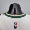 camiseta blanca Bucks cuello espaldar con franjas verdes y crema