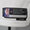 camiseta blanca Bucks etiqueta