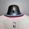 camiseta blanca miami heat cuello anterior