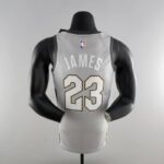 camiseta-cleveland-gris-dorsal-james-23