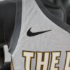camiseta cleveland gris logo nike con bordes en las mangas negras