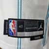 camiseta hornets blanca etiqueta