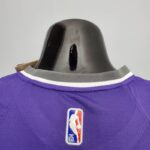 camiseta kings morada cuello anterior logo nba