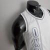 camiseta oklahoma city blanca diseño lateral con borde en gris y Logo OKC