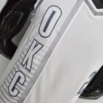 camiseta oklahoma city blanca parte delantera con el logo OKC