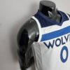 camiseta timberwolves blanco diseño lateral con hombros azules