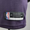 camiseta timberwolves negra y morada etiqueta