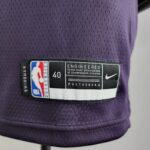 camiseta timberwolves negra y morada etiqueta