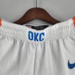 pantalon corto oklahoma city blanca cintura anterior con el logo okc
