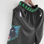 pantalon corto timberwolves retro diseño lateral con el logo nba y borde de la cintura y el logo timberwolves
