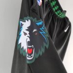 pantalon corto timberwolves retro diseño lateral logo de los timberwolve