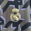Camiseta de entrenamiento del Real Madrid diseño de logo