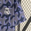 Camiseta de entrenamiento del Real Madrid diseño lateral del logo
