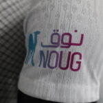 camiseta al nassr blanca letras en la manga