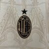cuarta camiseta milan escudo